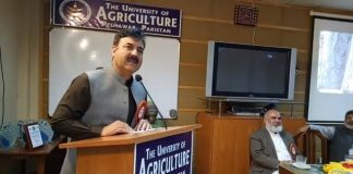 KP Information Minister Shoukat Yousafzai addressing to National Conference on Agricultural Problems & Food Securityin the Changing Climate (16.11.18)