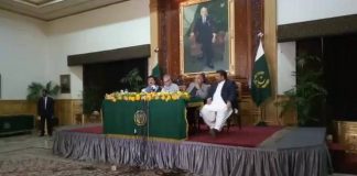 President Dr. Arif Alvi and Governor Khyber Pakhtunkhwa Shah Farman Press.Conference at Governor House Peshawar. [01.12.18]
#KPKUpdates 

صدر اسلامی جمہوریہ پاکستان ڈاکٹر عارف علوی، گورنر خیبر پختونخوا شاہ فرمان کی گورنر ہاؤس پشاور میں پریس کانفرنس.