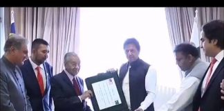 Prime Minister of Malaysia Hon. Tun. Dr. Mahathir Mohamad, being presented Photo Album of his landmark visit to Pakistan before departure of the dignitary (23.03.19)