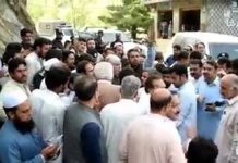 ‏وزیر اعلی خیبر پختونخوا محمود خان کا سوات کے دور دراز علاقوں کا دورہ ۔ \n\nمقامی افراد سے ملاقاتیں ، مسائل اور انکے حل پر بات چیت اور احکامات جاری کئے ۔\n‎#KPKUpdates